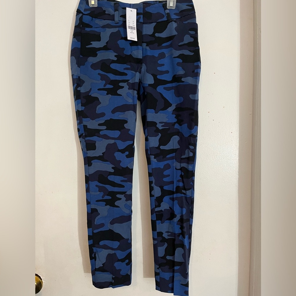 Cami capri pants from NY & Company. NWT